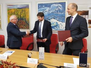 OMT - Podpis pogodbe za nalozbo na Trebelnem 27092017, foto Lapego (2)